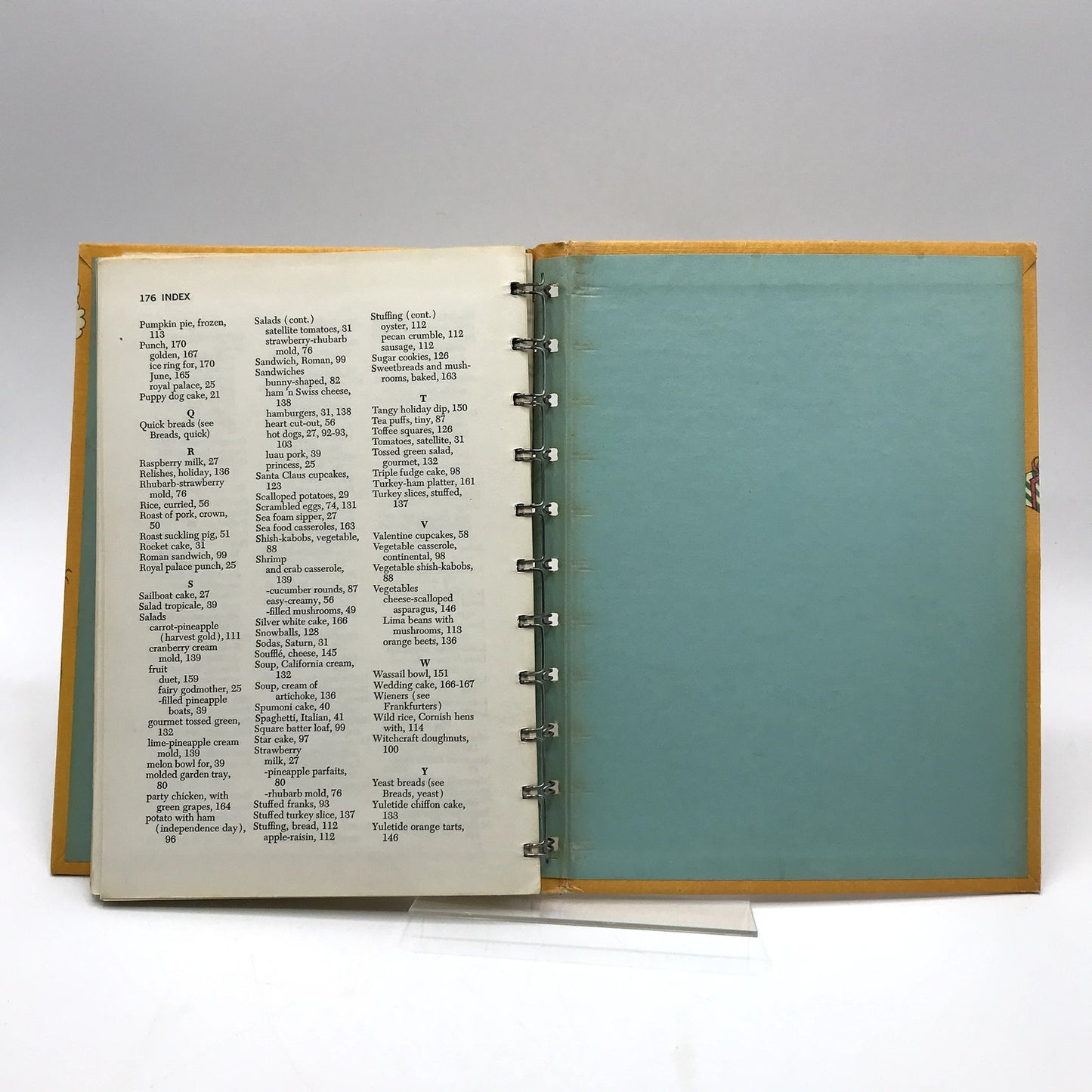 Betty Crocker's Party Book Hardcover Illustrated Golden Press 1960 1st Edition