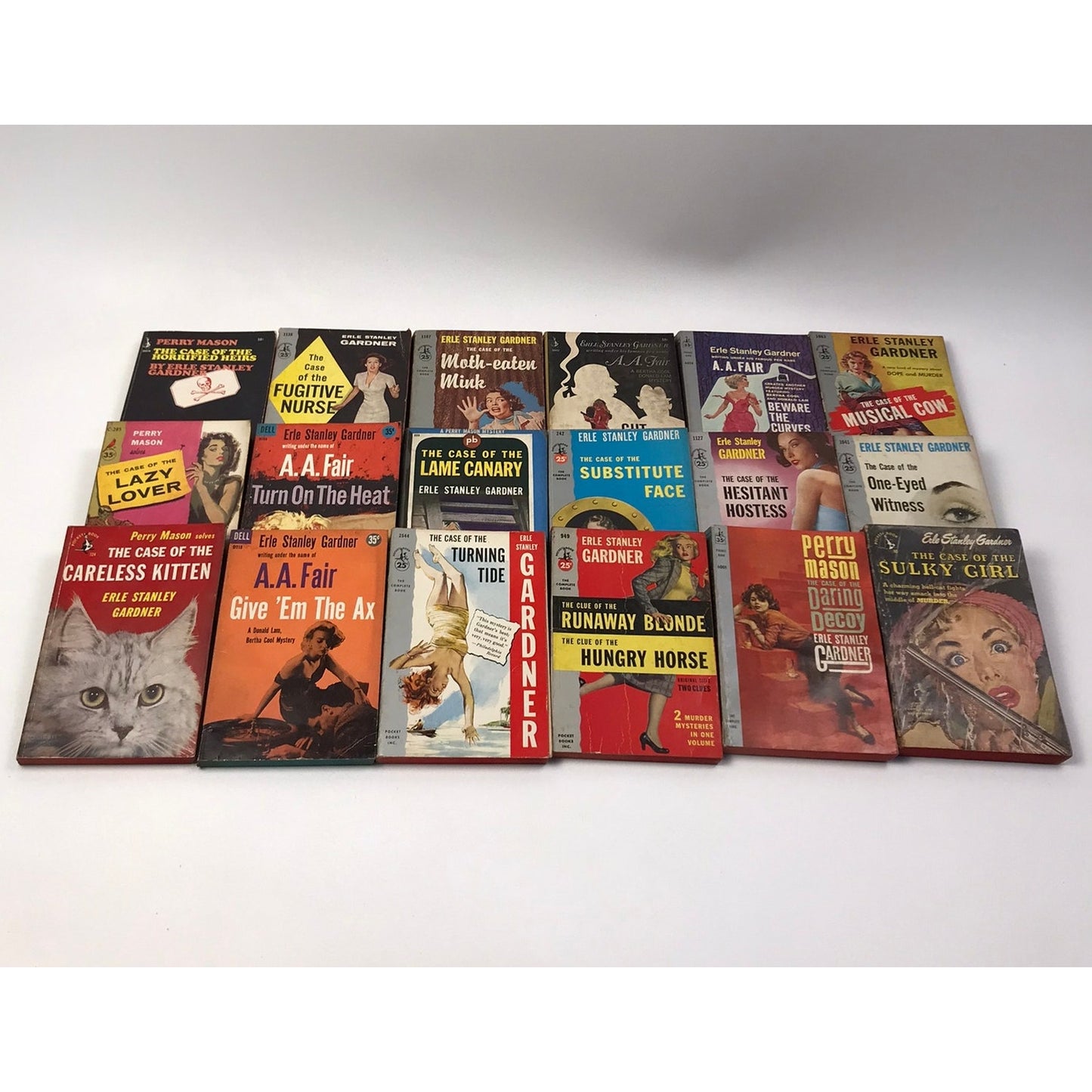 Perry Mason Erle Stanley Gardner Lot of 32 Murder Mystery Thriller Detective