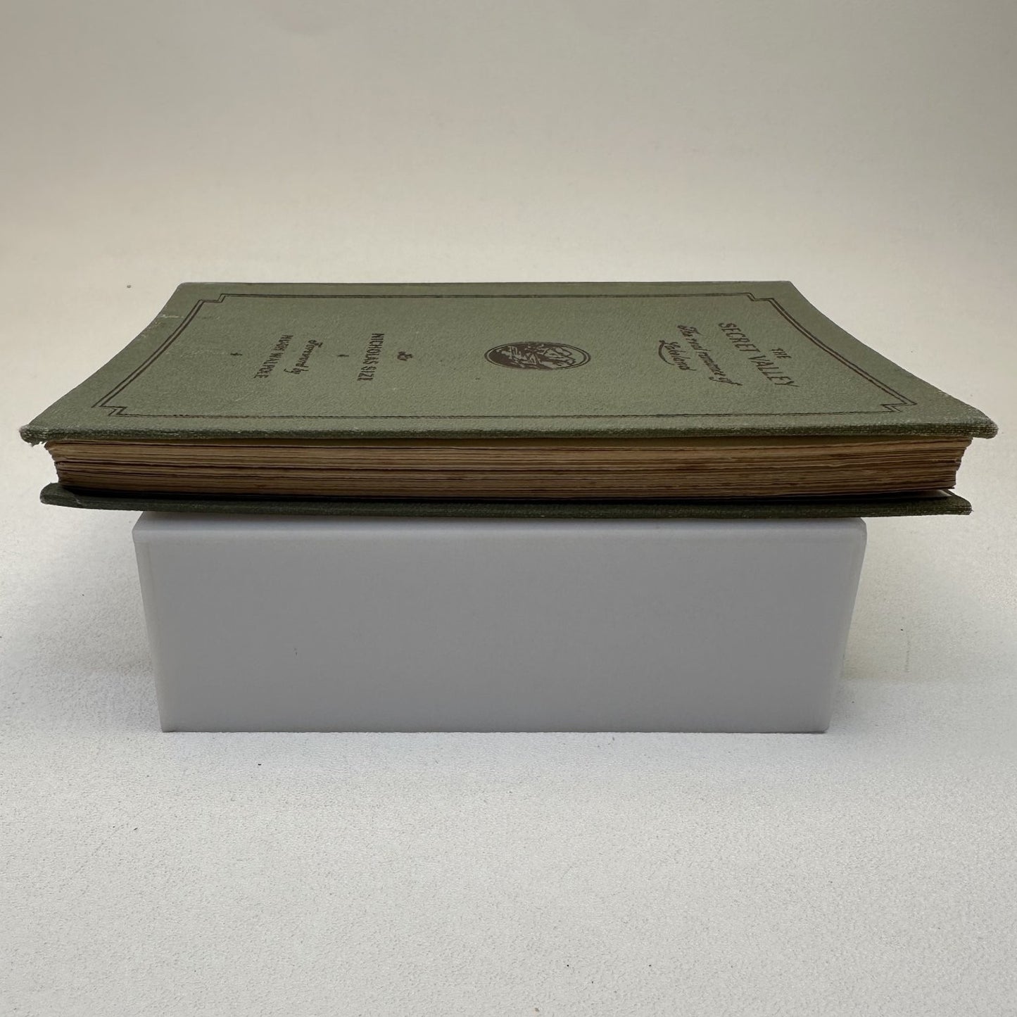 The Secret Valley Nicholas Size 1930 Fourth Edition Lakeland Romance Warne