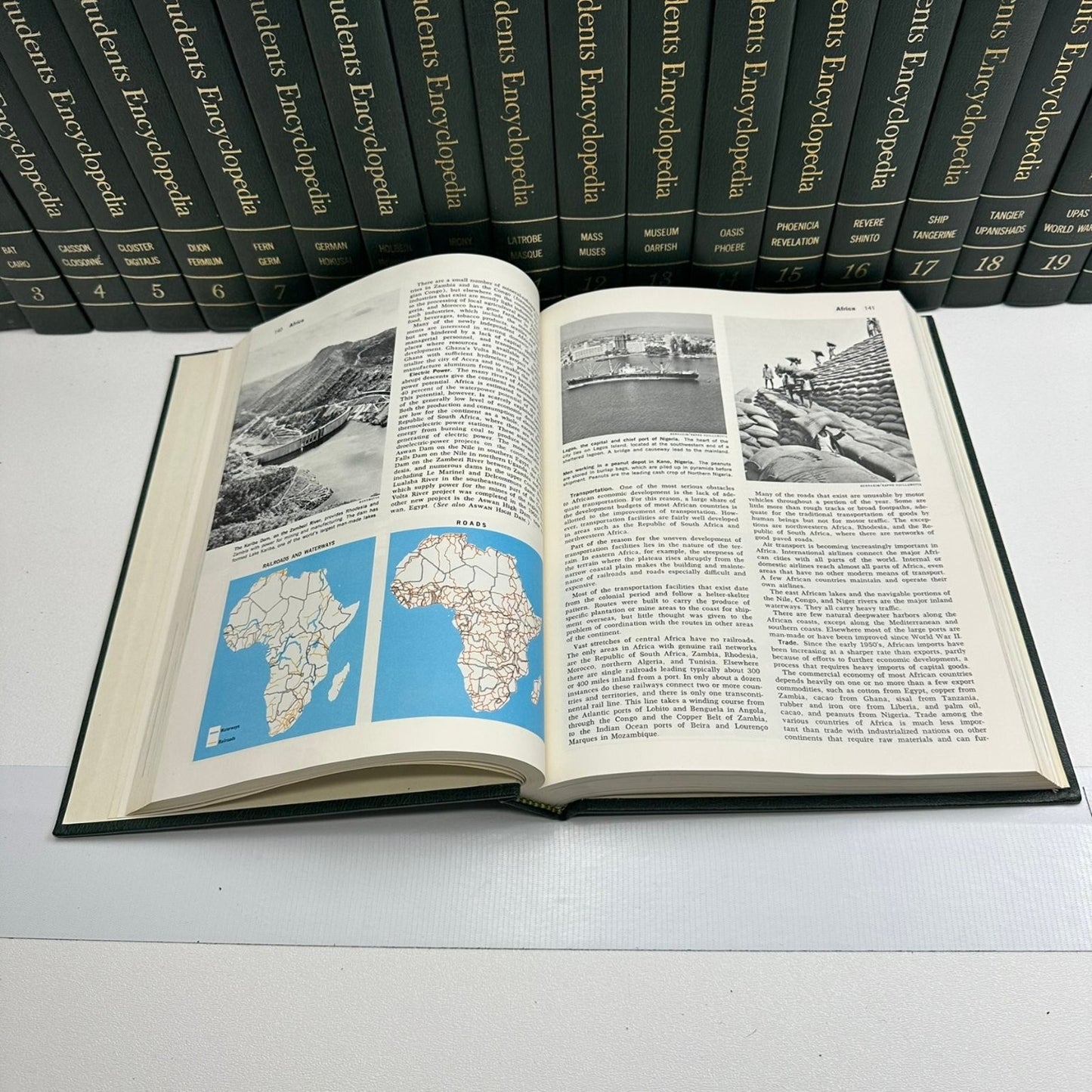 Merit Students Encyclopedia 1971 Full Set 20 Volumes + 3 Yearbooks