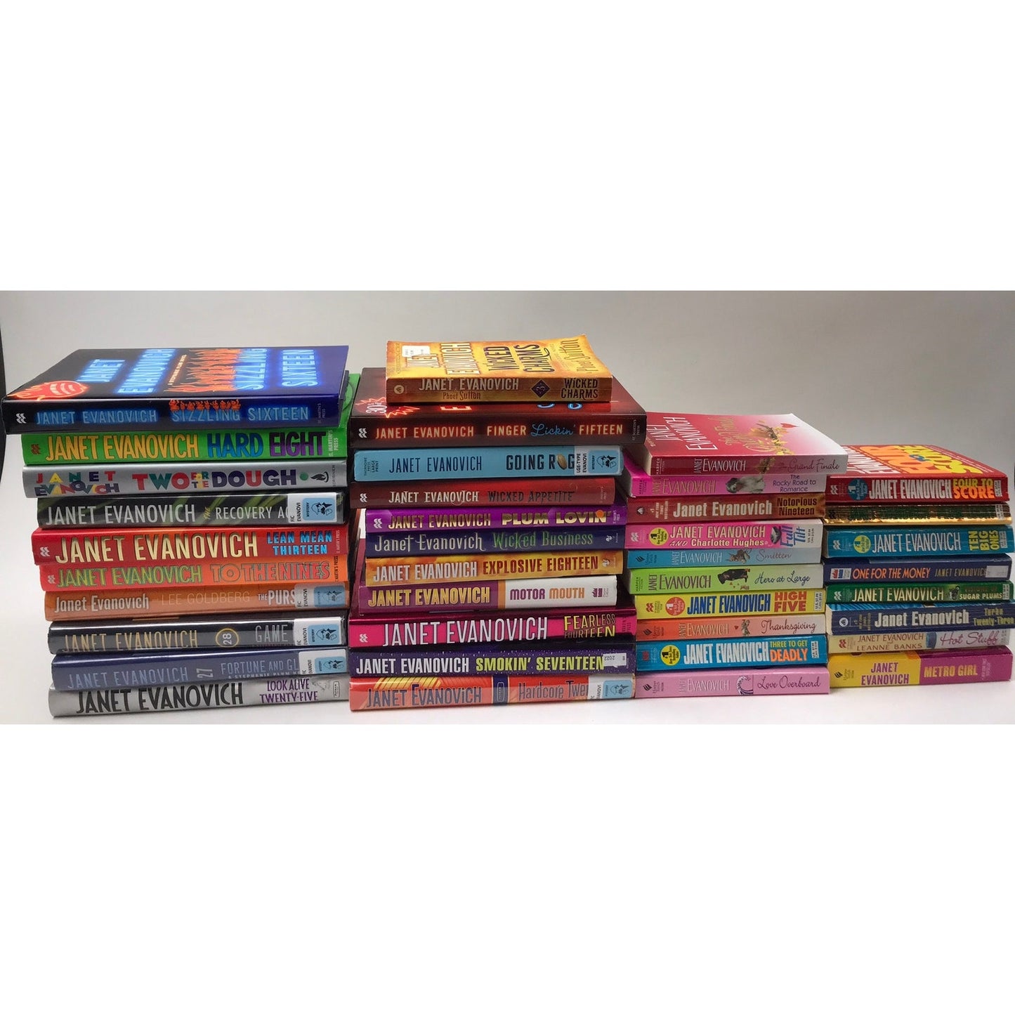 Janet Evanovich Lot of 38 Romance Adventure Mystery Suspense Crime Comedy Novels