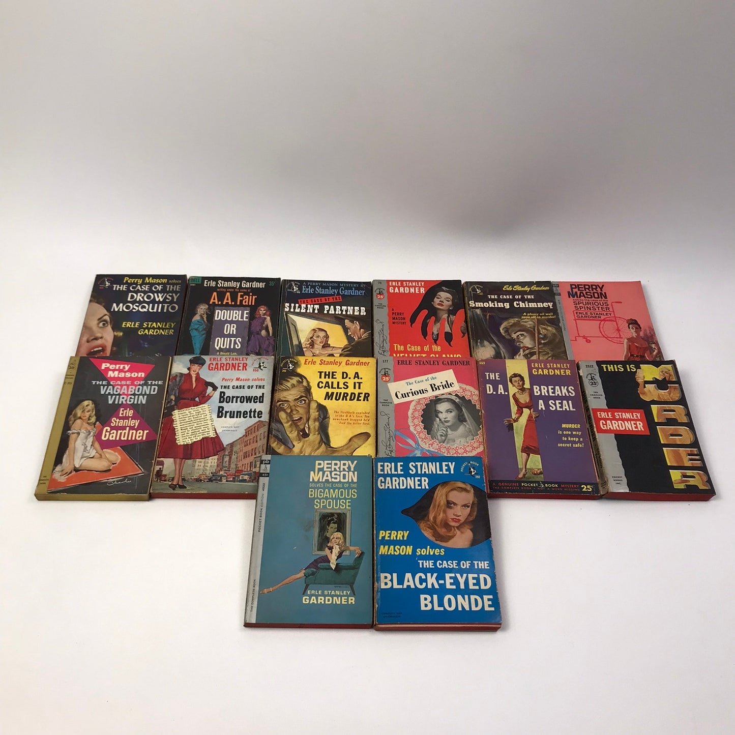 Perry Mason Erle Stanley Gardner Lot of 32 Murder Mystery Thriller Detective