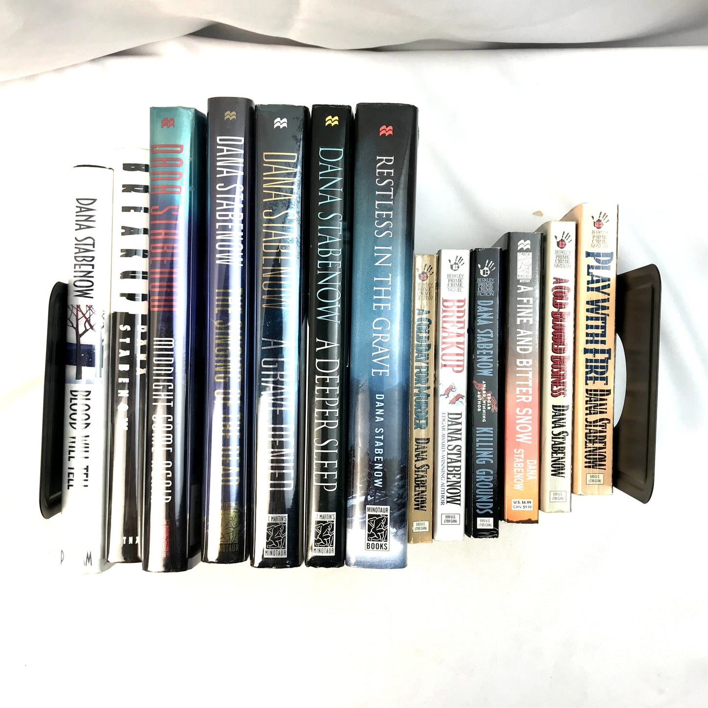 Dana Stabenow Lot of 13 Kate Shugak Mystery Thriller Crime Suspense Novels