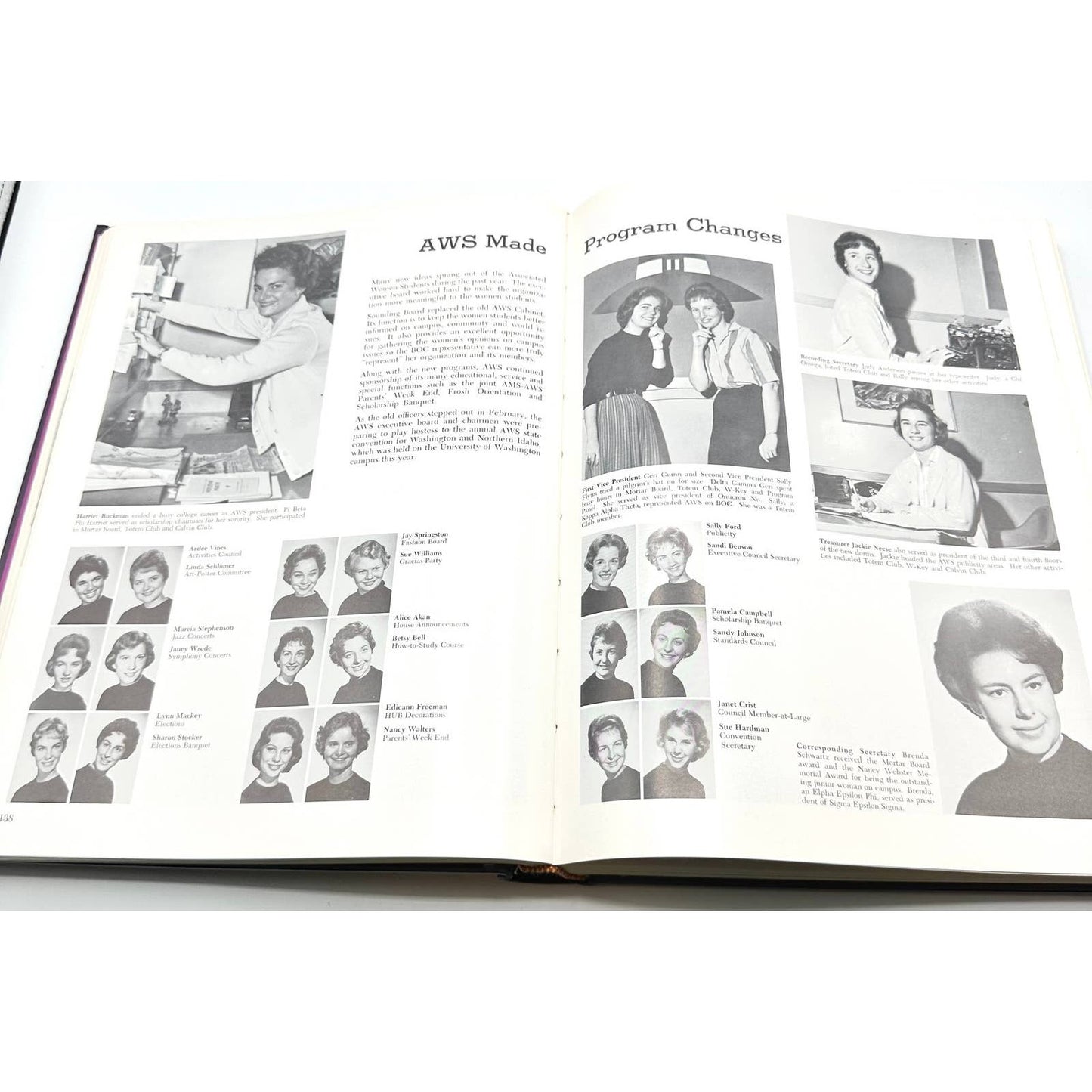 University of Washington 1961 Hardcover TYEE Yearbook Volume 62