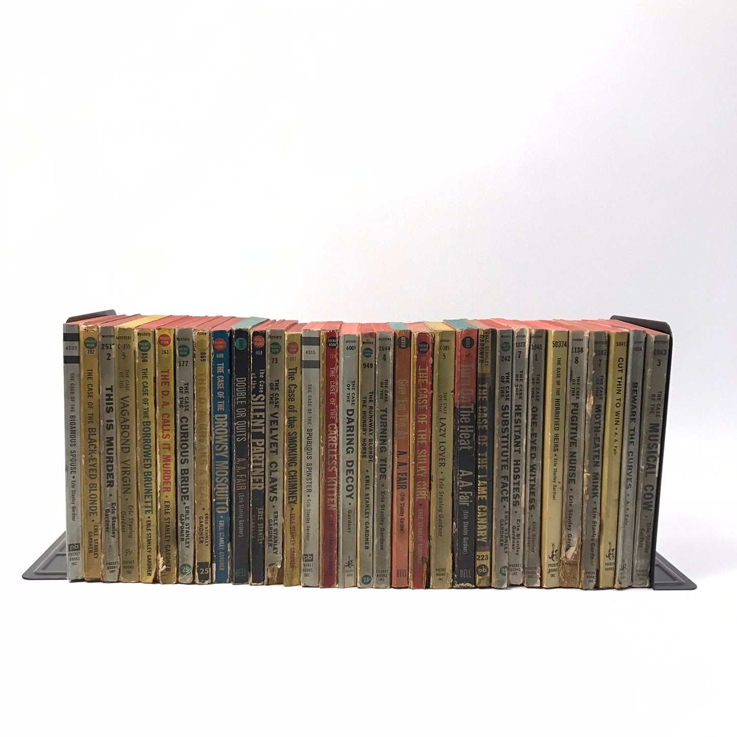 Perry Mason Erle Stanley Gardner Lot of 32 Murder Mystery Thriller Detective