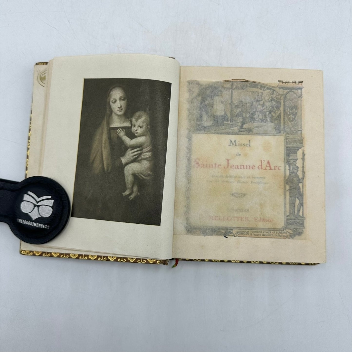 Missel de Sainte Jeanne d'Arc Illustrated Gilt Edges Leather Book Nouvelle Ed