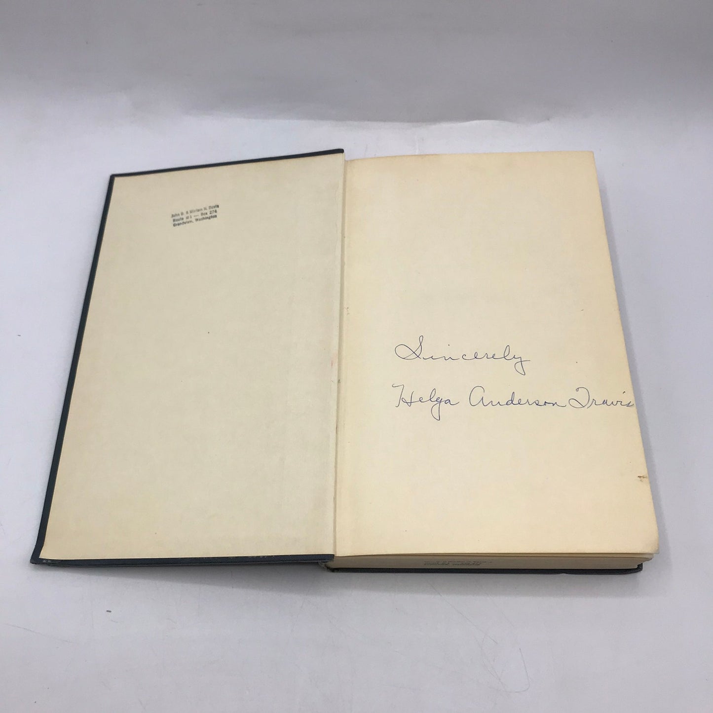 The Umatilla Trail Pioneer Days in Washington Territory SIGNED Helga A Travis