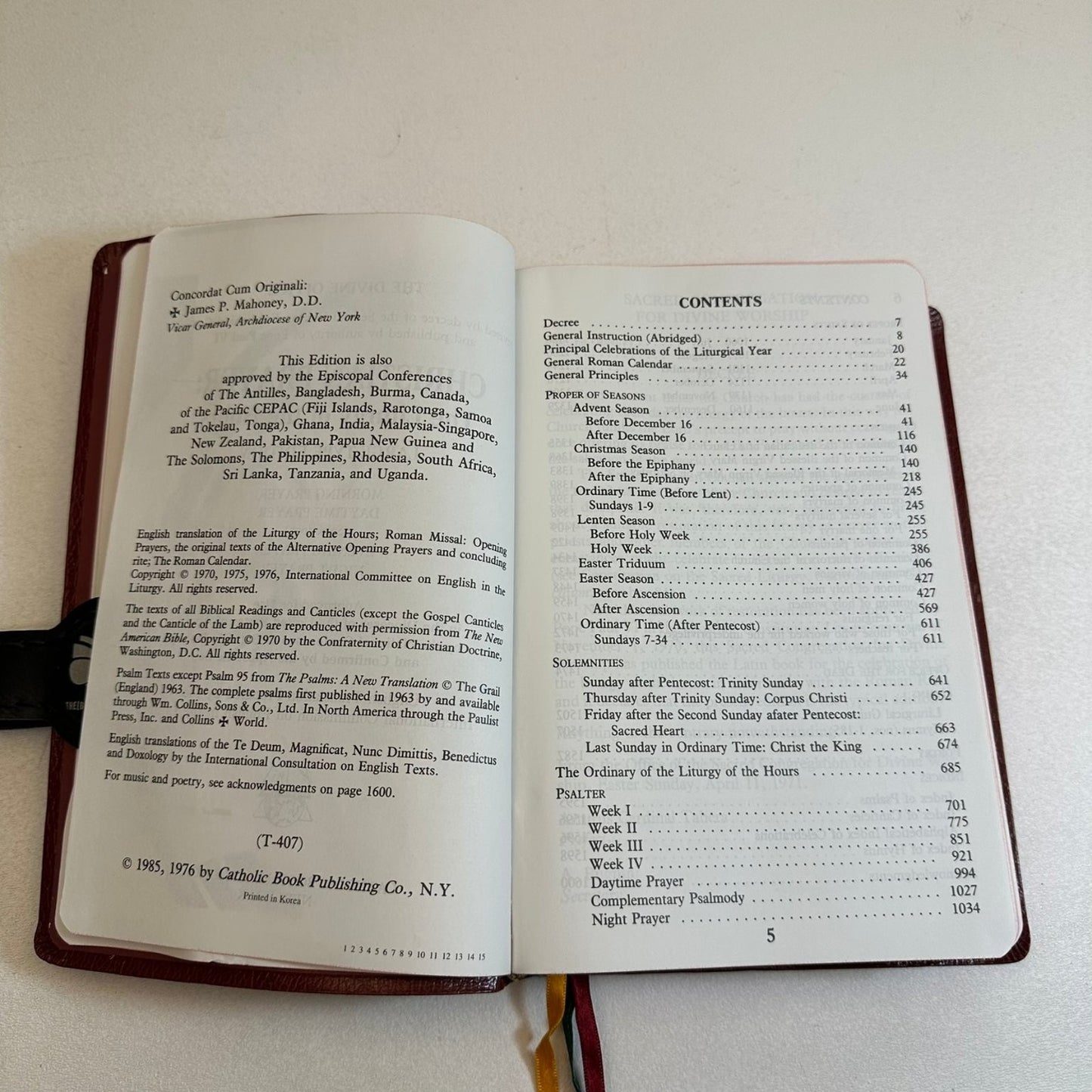 Christian Prayer Liturgy of the Hours 1985 Large Type Catholic Book Publishing