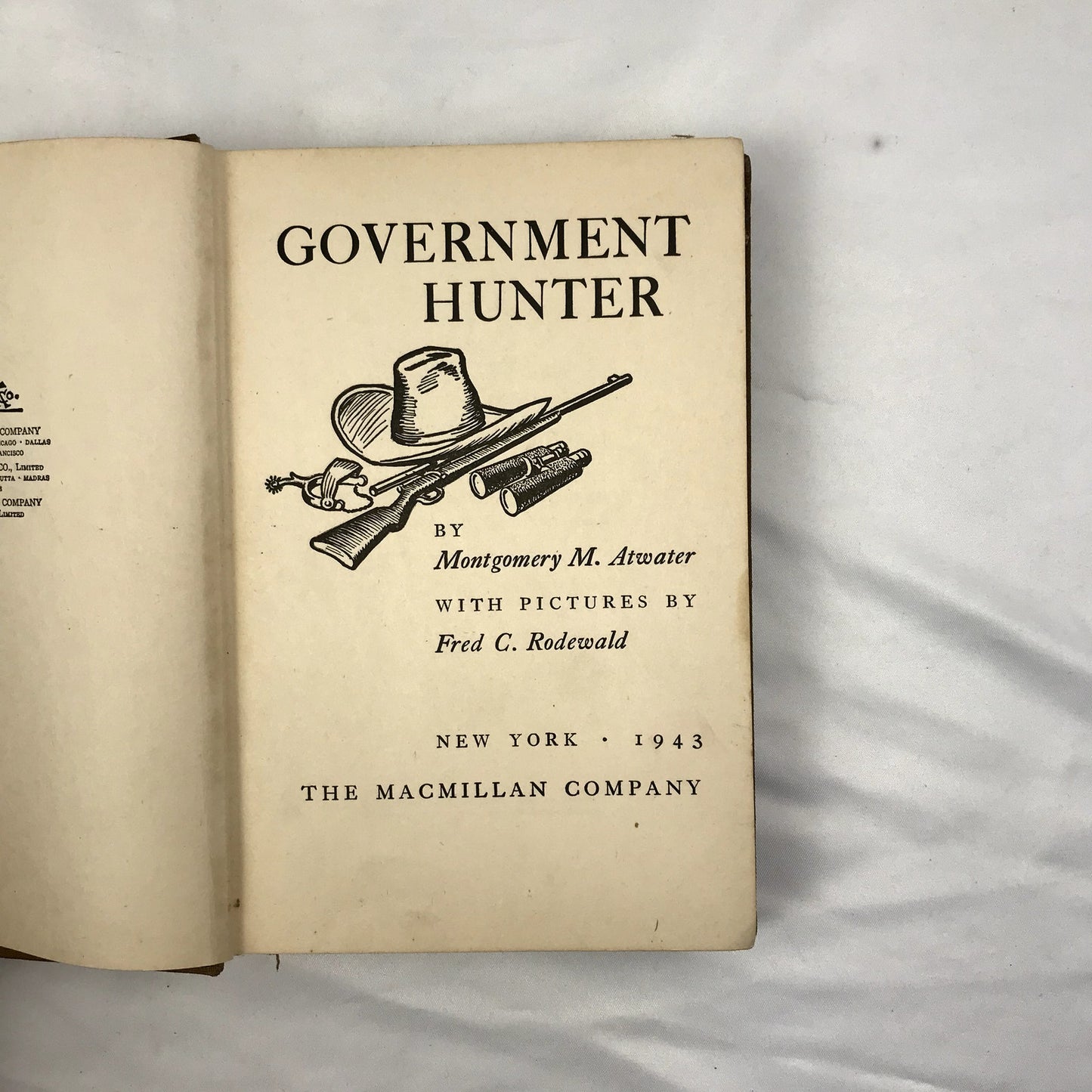Government Hunter Hardcover Illustrated Book by Montgomery M. Atwater 1940