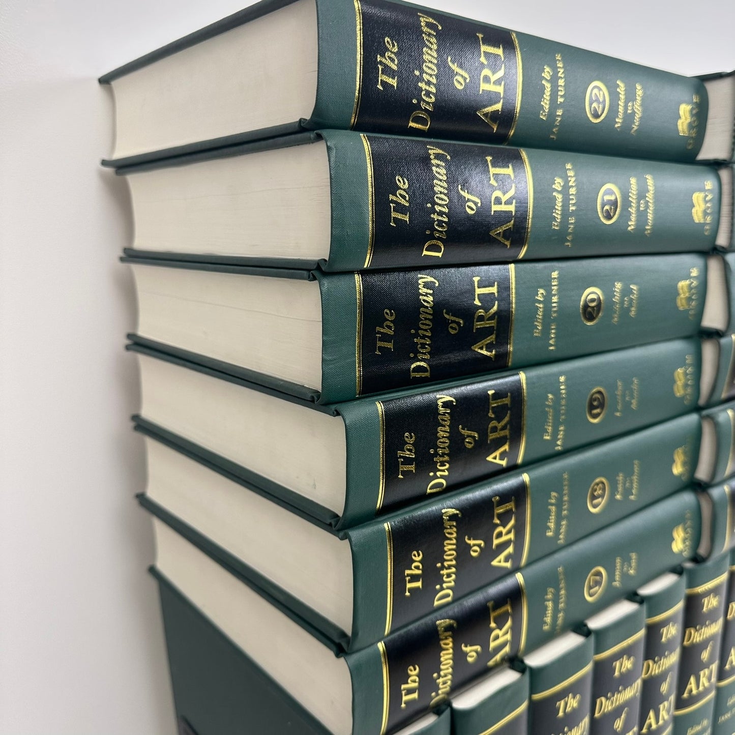 The Grove Dictionary of Art 34 Volume Set Jane Turner Encyclopedias Reference