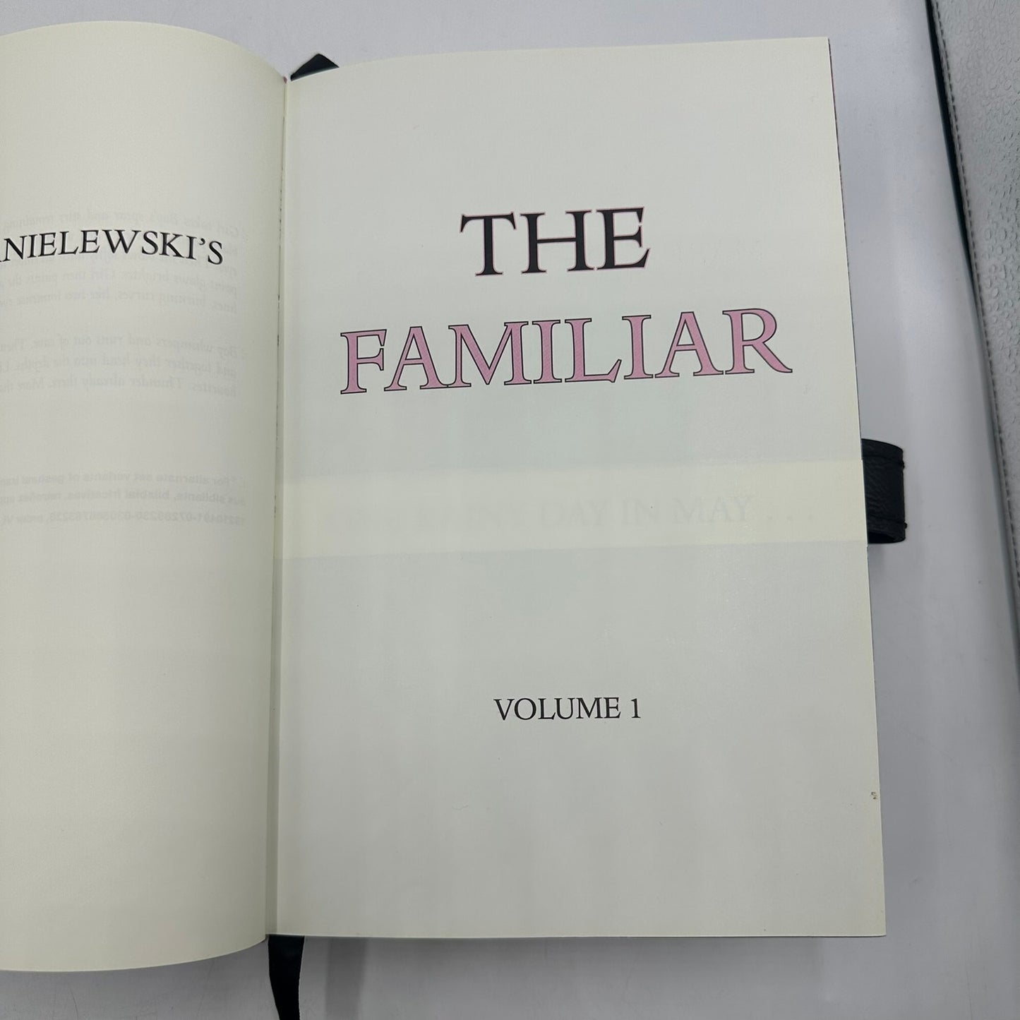The Familiar Volume 1 One Rainy Day in May Mark Z. Danielewski Thriller Suspense